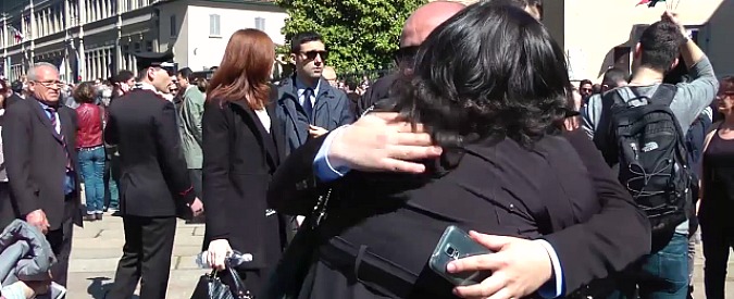 Copertina di Casaleggio, il popolo M5s ai funerali: “Se non era per lui… Ma il sogno non si ferma”