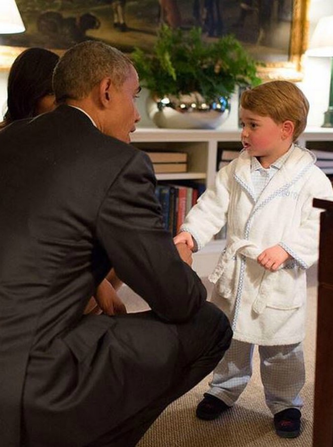Il principe George incontra Obama e la foto fa il giro della rete: “Deve essere la prima volta che vede uno di colore”