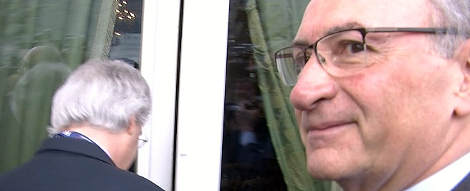 Copertina di Panama Papers, la reazione di Ghizzoni (Unicredit) su Montezemolo: “Non fatemi parlare”. E condanna gli evasori