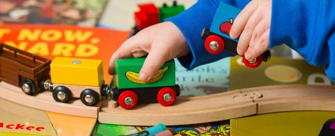 Copertina di Pisa, morta bimba di tre anni: il compagno della madre arrestato con l’accusa di maltrattamenti