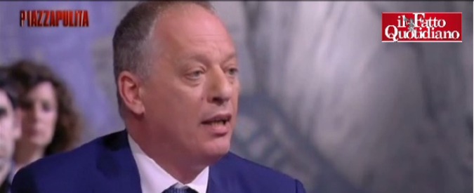 Copertina di Intercettazioni, Migliore: “Noi contro la corruzione”. Gomez: “Nascondete qualcosa”