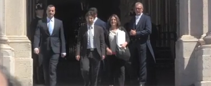 Copertina di M5S al Quirinale: “Mattarella interverrà se i verdiniani sostituiranno altri gruppi che sostengono il governo”