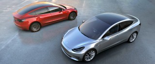 Copertina di Tesla Model 3, è boom di prenotazioni. E il gran capo Elon Musk gongola
