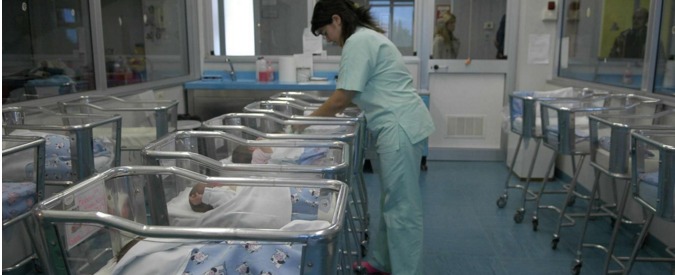 Parto cesareo, in Italia è “epidemia”: nel 2015 il 34% dei bambini è nato così