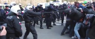 Copertina di Migranti, scontri al Brennero tra polizia e centri sociali al corteo contro le politiche Ue
