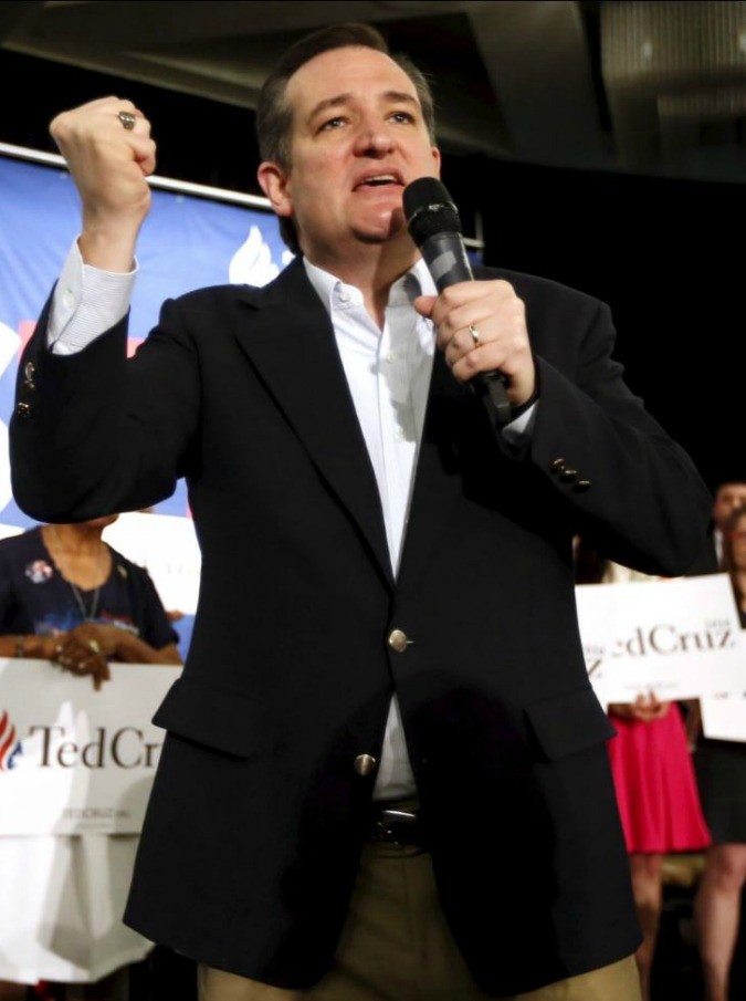 Elezioni Usa, Ted Cruz e la sua battaglia “anti-dildo” misteriosamente cancellata dalla sua biografia