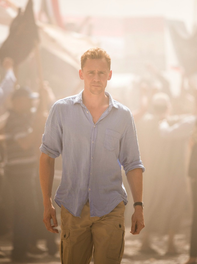 The Night Manager, Loki contro Dr. House nella nuova serie di Sky. Tom Hiddleston: “La parola potere mi fa rabbrividire”