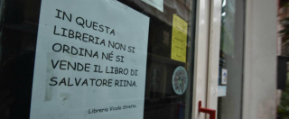Copertina di Catania, la libreria affigge un cartello: “Non vendiamo il libro di Salvatore Riina”