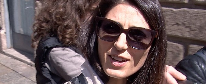 Copertina di Roma, Raggi (M5S) incontra Grillo: “Lo aggiorno su come procede la campagna elettorale”