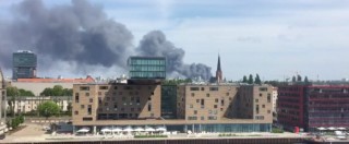 Copertina di Berlino, in fiamme centro commerciale asiatico: “Rientrato rischio nube tossica”