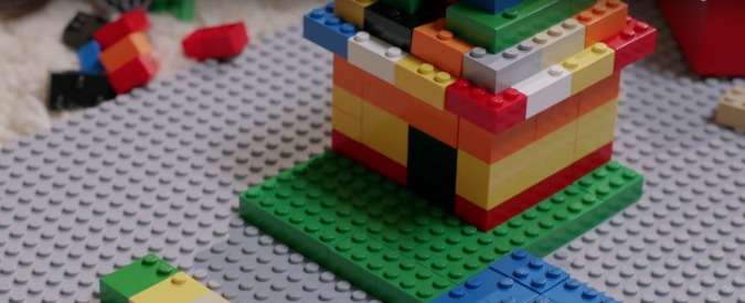 Copertina di Braille bricks, i primi mattoncini in stile Lego per aiutare l’alfabetizzazione dei bambini non vedenti – Foto