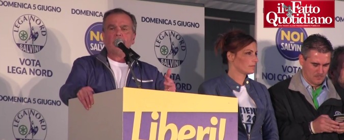 Copertina di Referendum costituzionale, Calderoli: “La riforma di Renzi è una cagata pazzesca. Rischio regime”