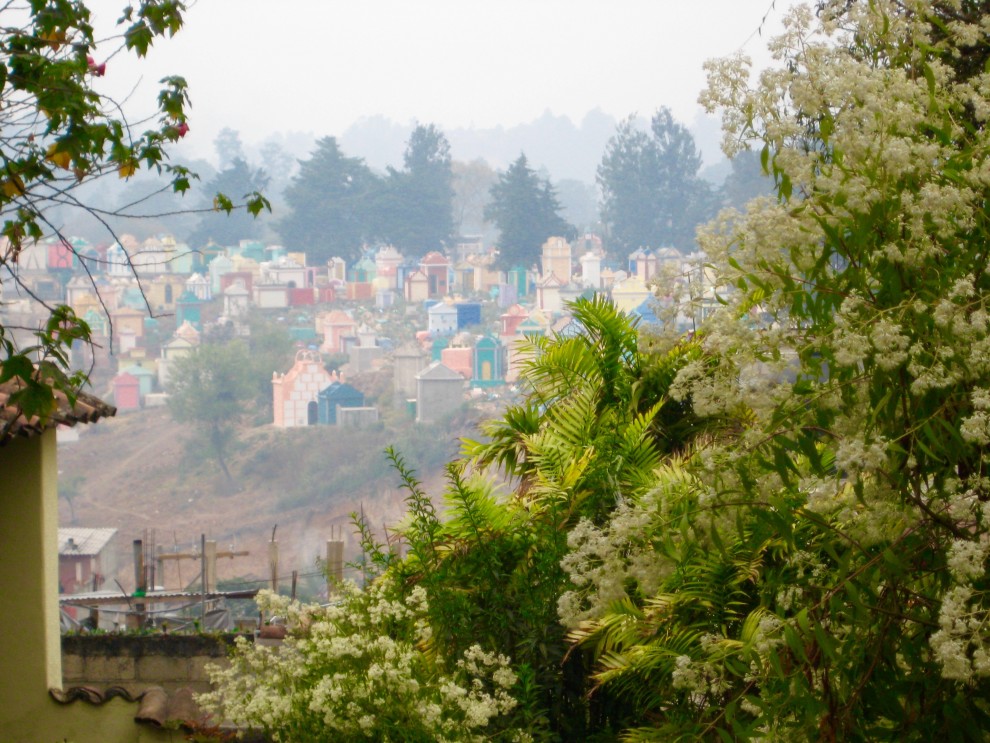 Chichicastenango, il cimitero avvolto nella nebbia