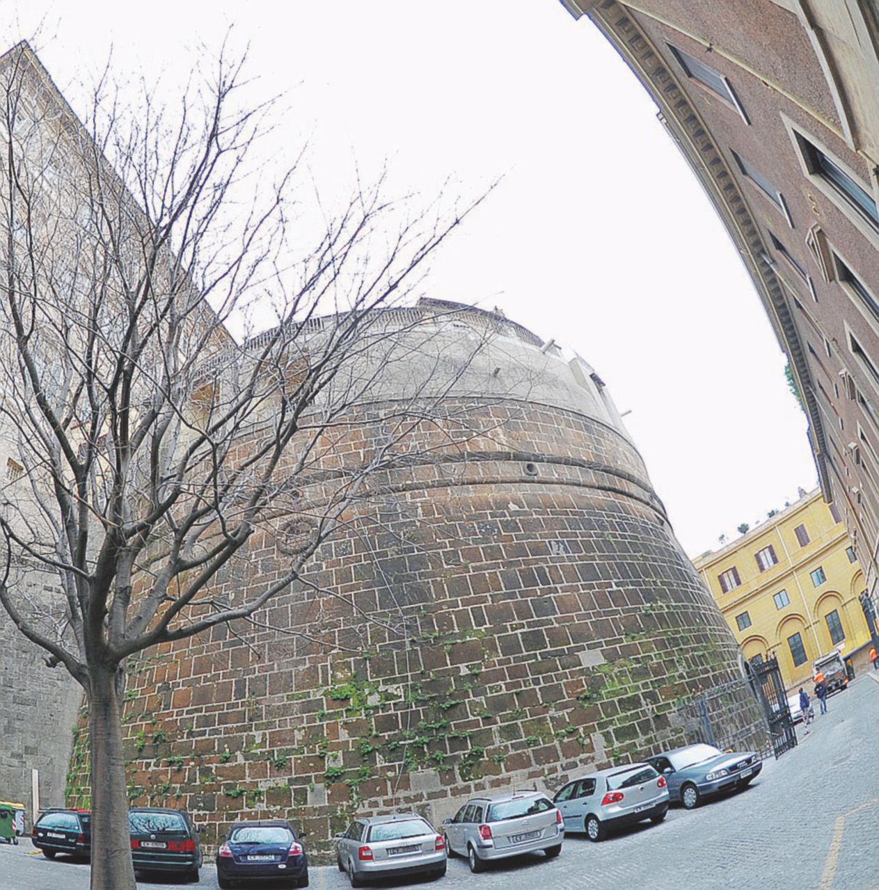 Copertina di “Chi ha reso lo Ior più opaco piazzato all’Antiriciclaggio”