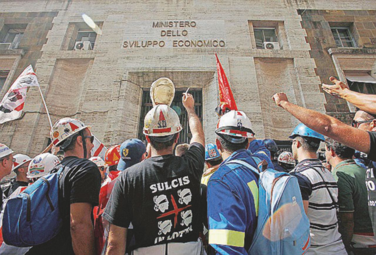 Dalle Isole alla Puglia. Al Sud le industrie continuano a chiudere