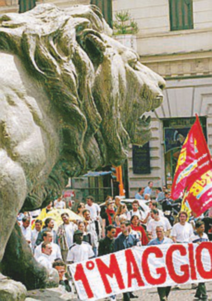 1° maggio: Taranto canta, “spogliarello dei diritti” a Milano