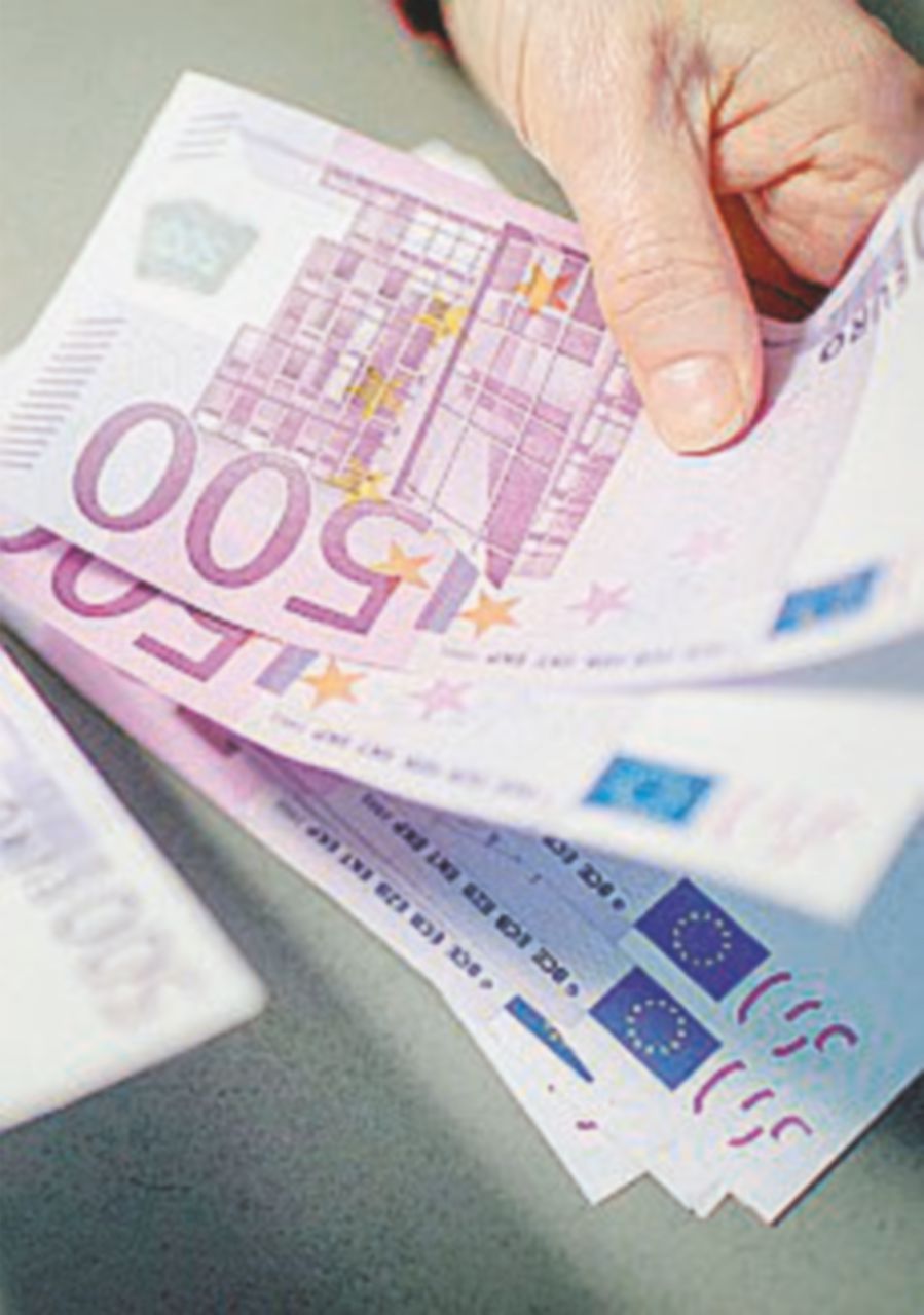 Riciclaggio, evasione: addio banconote da cinquecento euro Riciclaggio, evasione: addio banconote da cinquecento euro