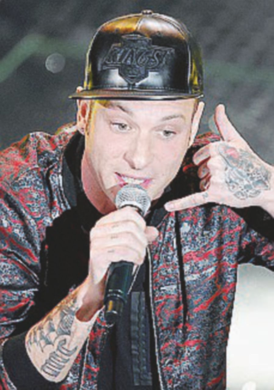 Neomelodico ricatta Clementino per fare un duetto: arrestato Neomelodico ricatta Clementino per fare un duetto: arrestato
