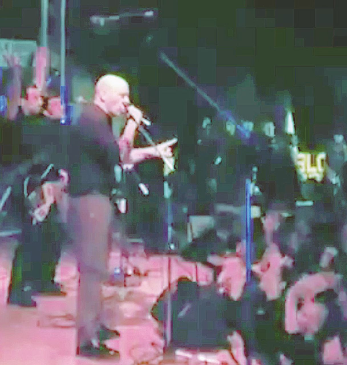 22 gennaio 2012, Mario Vattani canta per Casapound. Il romanzo erotico del fascio-rocker oggi alla Farnesina