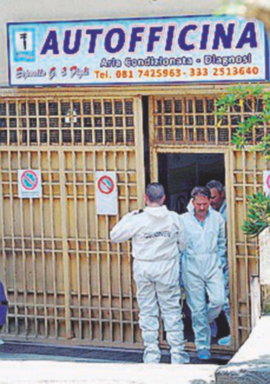 Vendetta trasversale, duplice omicidio in officina a Napoli Vendetta trasversale, duplice omicidio in officina a Napoli