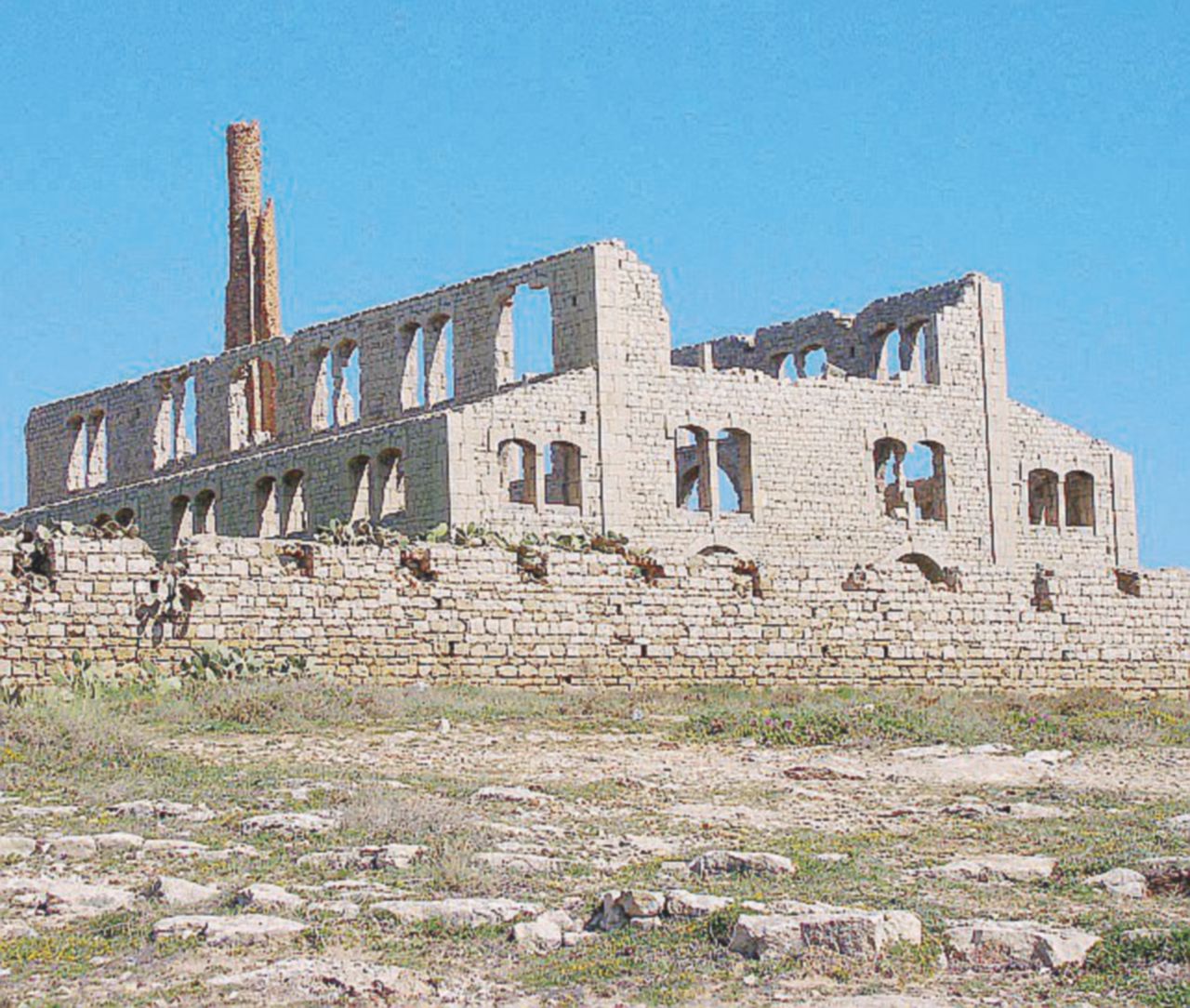 Rudere affascinante - Le rovine della Fornace Penna a Punta Pisciotto, Sampieri, Scicli - Ansa Cade a pezzi: sequestrata la Mànnara di Montalbano