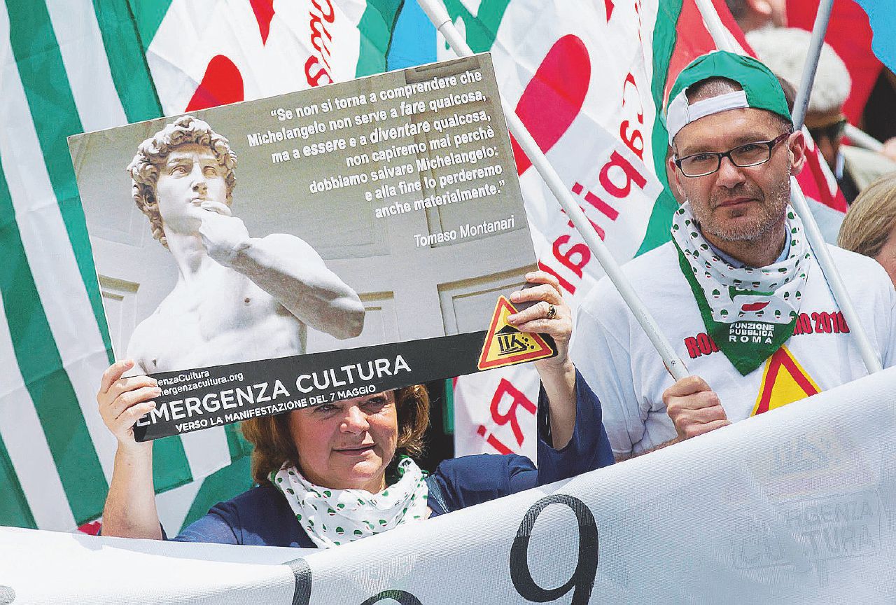 Copertina di La Cultura scende in piazza contro Renzi e Franceschini