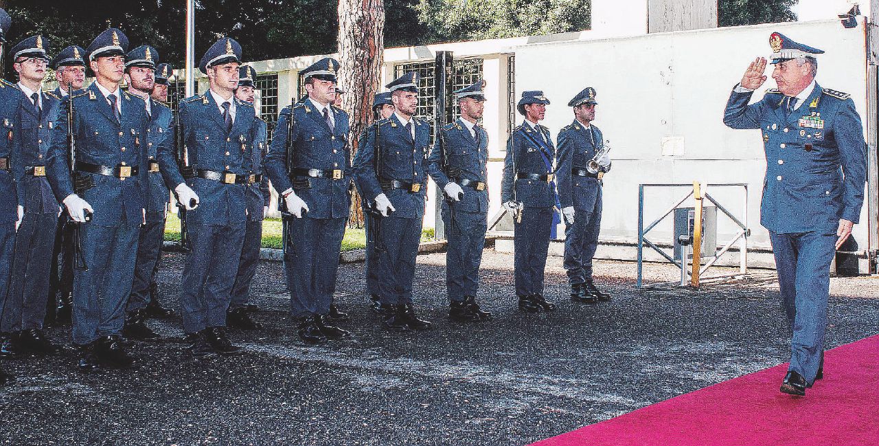 Fresco di nomina - Il generale di corpo d’armata Giorgio Toschi è il nuovo comandante della Gdf - Fotogramma Può il generale Toschi esser comandante con quei trascorsi?