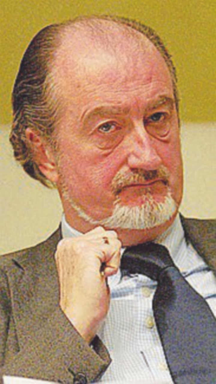 - John Hooper, “Guardian” e “Economist” “La stranezza è il Corpo militare a difesa dei soldi dello Stato”