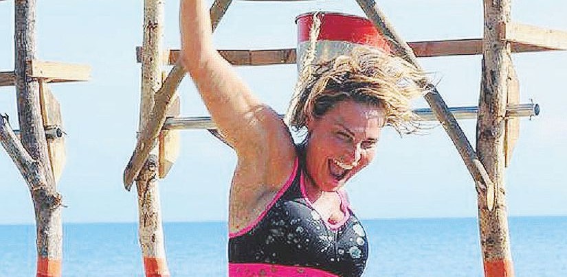 La naufraga - Simona Ventura, 50 anni. In alto, nei panni di conduttrice. Sopra, in veste di concorrente de “L’Isola dei Famosi” - “Sono passata dall’altra parte della barricata, non sono snob”