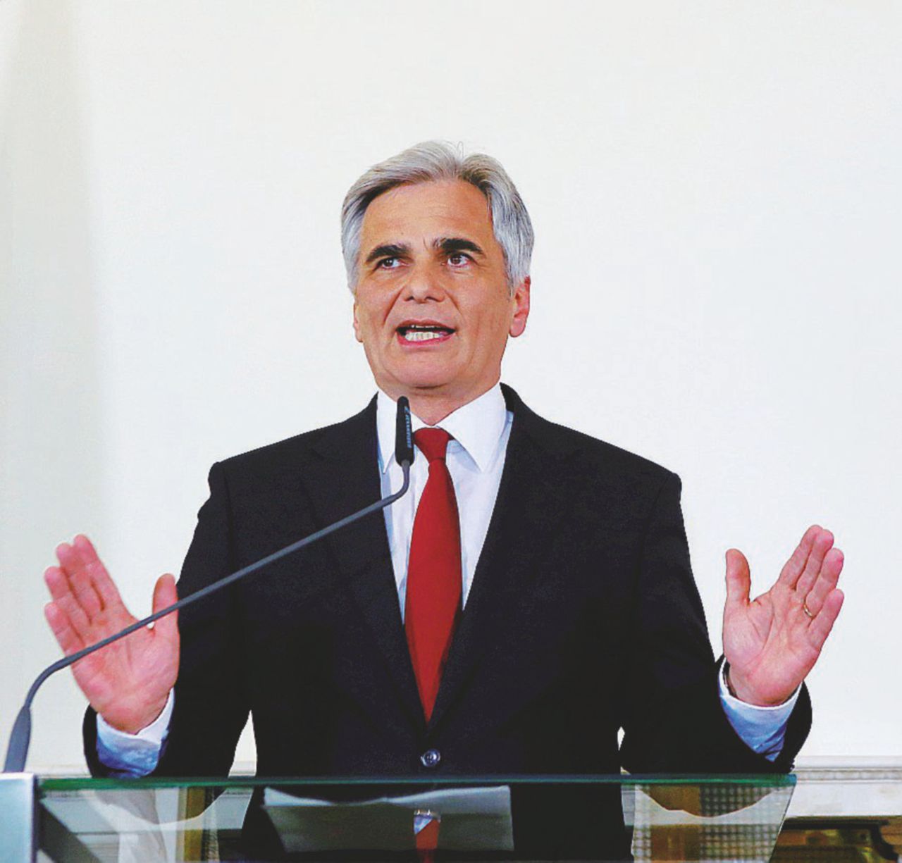 Senza consensi - Werner Faymann paga la sconfitta elettorale - Reuters Austria, la prima vittima degli xenofobi è Faymann