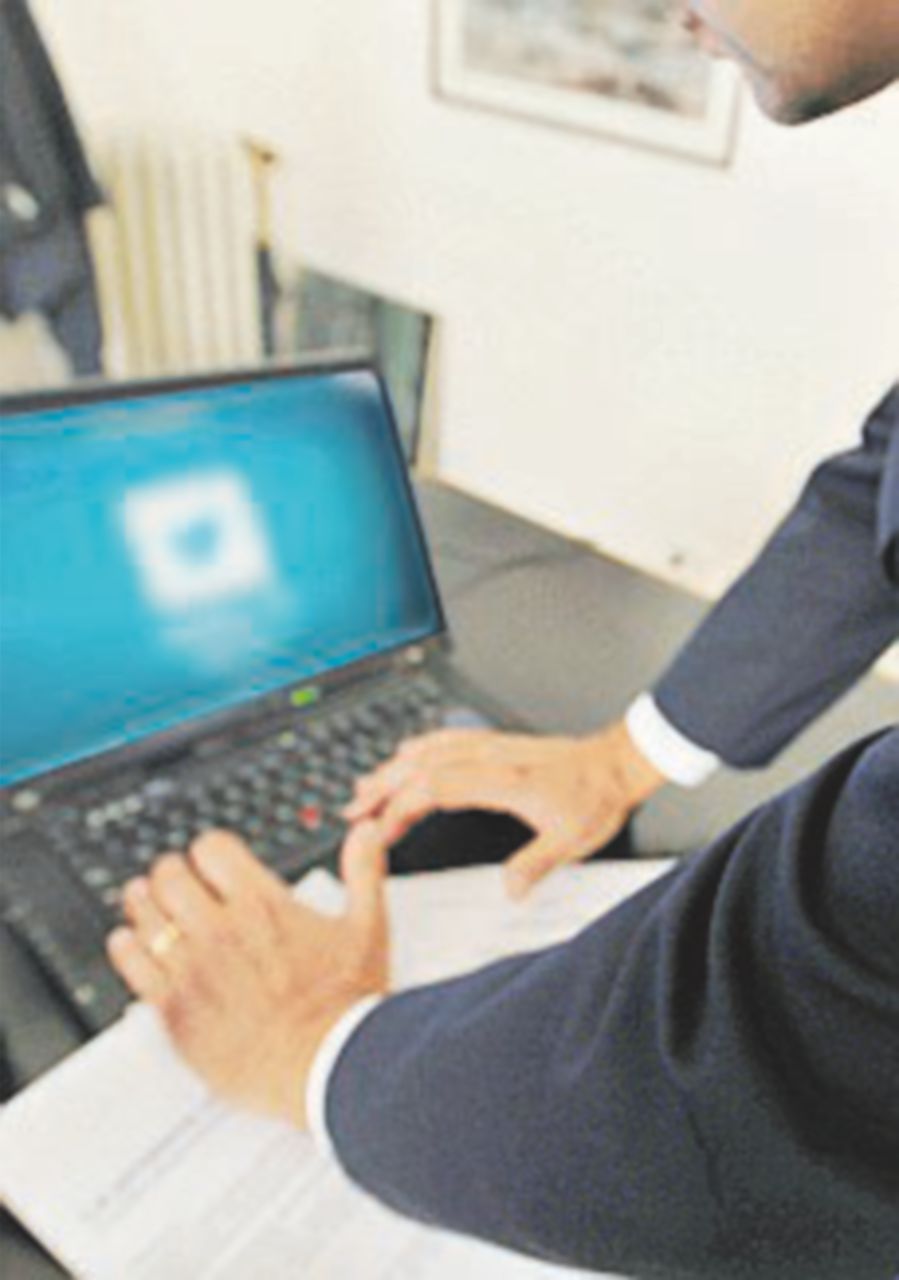 Truffe online, dieci arresti e 49 siti sequestrati Truffe online, dieci arresti e 49 siti sequestrati