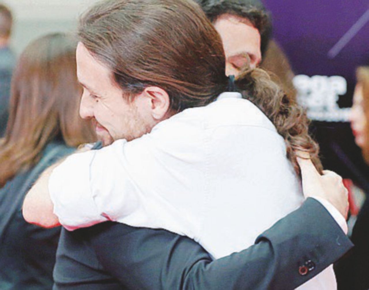 L’abbraccio - Garzon-Iglesias - Ansa “A sinistra si può”, Podemos ci prova