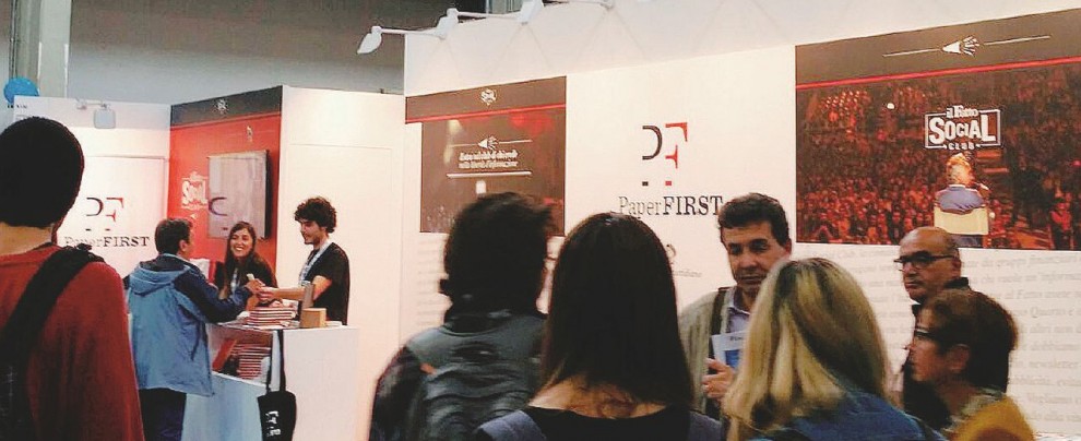 Ci siamo anche noi - Lo stand della “ Paper First” by il Fatto Quotidiano al Salone del libro di Torino - I lettori adulti tengono in piedi il mercato. Merito dell’amore
