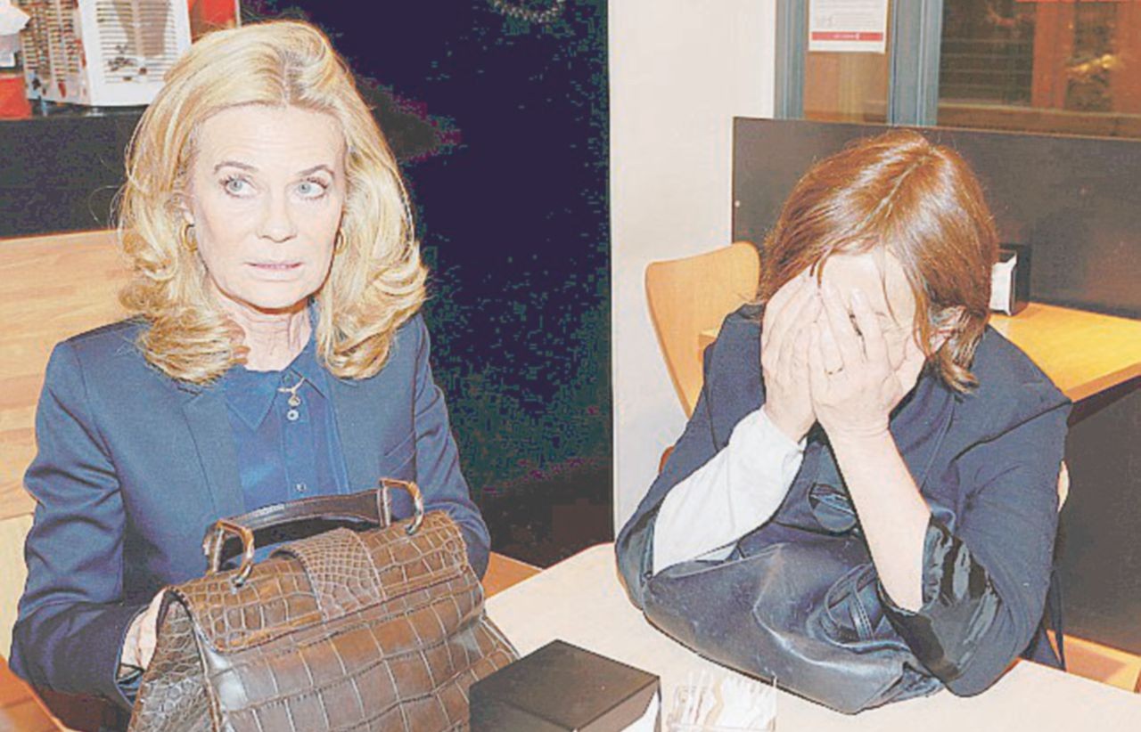 Diavolo d’una foto - Bignardi infuriata per le foto: presenta “La parte del diavolo”, l’ultima fatica dell’amica Emanuelle De Villepin, moglie di Rodolfo De Benedetti (De) Benedetta Bignardi