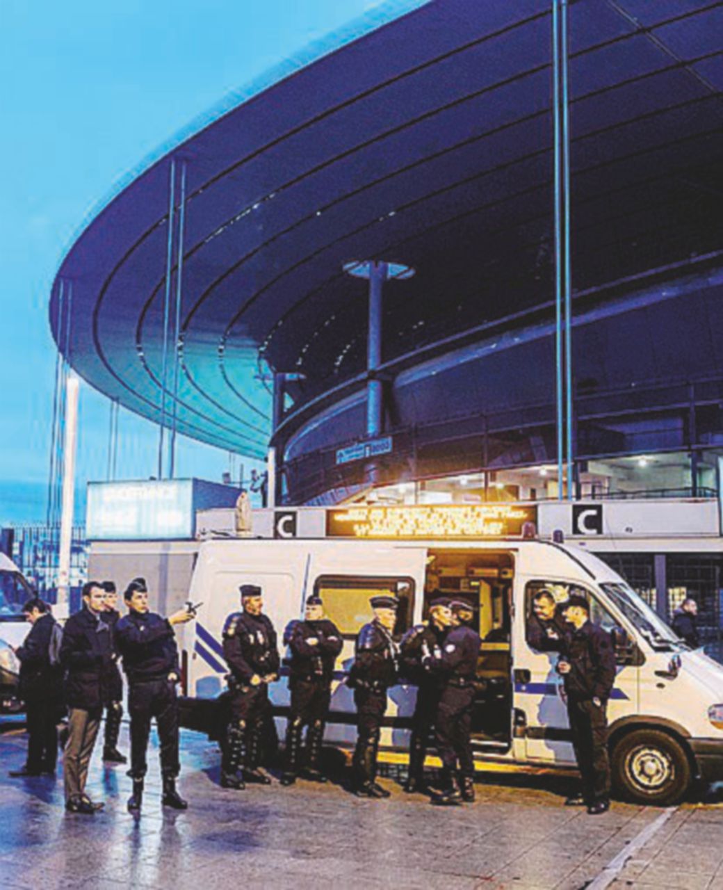 Agenti allo Stade de France - Ansa Europei “obiettivo attraente” per il Califfo