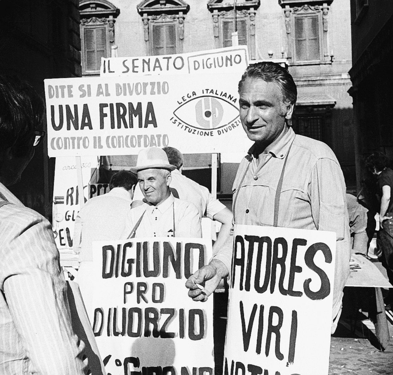Sopra, nel 1970 per il referendum pro divorzio - LaPresse L’eresia liberale che rifiutò il potere per fare politica