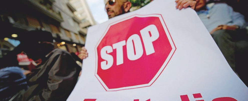 Una manifestazione contro Equitalia - Ansa Equitalia: I nuovi 80 euro di Matteo