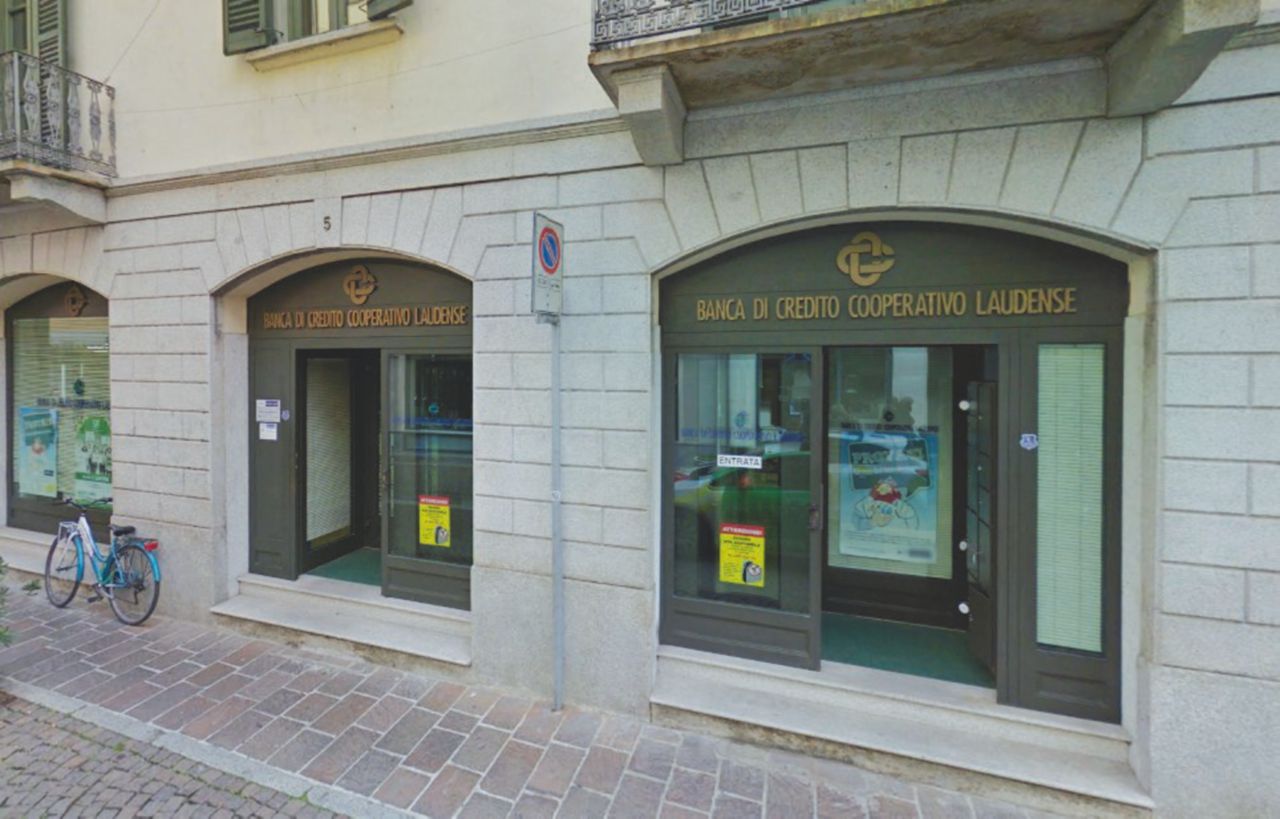 La sede - Gli uffici della Banca di credito cooperativo Laudense nel centro di Lodi Il club degli amici di Guerini ora punta alla banca di Lodi