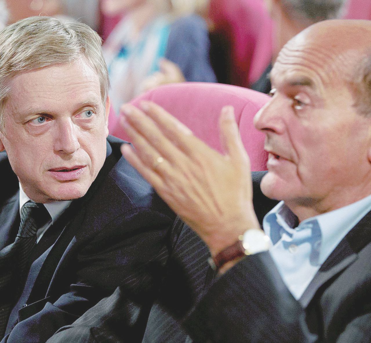 - I deputati Gianni Cuperlo e Pier Luigi Bersani, membri della minoranza Pd, minacciano il No a ottobre - Ansa Pd, la minoranza pensa al No: il referendum è un congresso