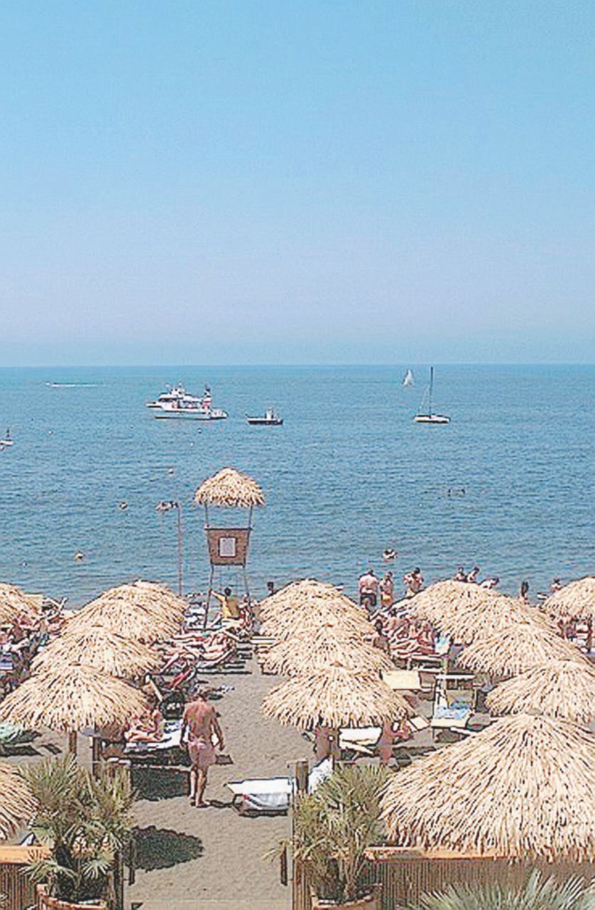 La spiaggia di Campo di Mare nel Comune di Cerveteri (Roma) La spiaggia non è più pubblica. È del costruttore