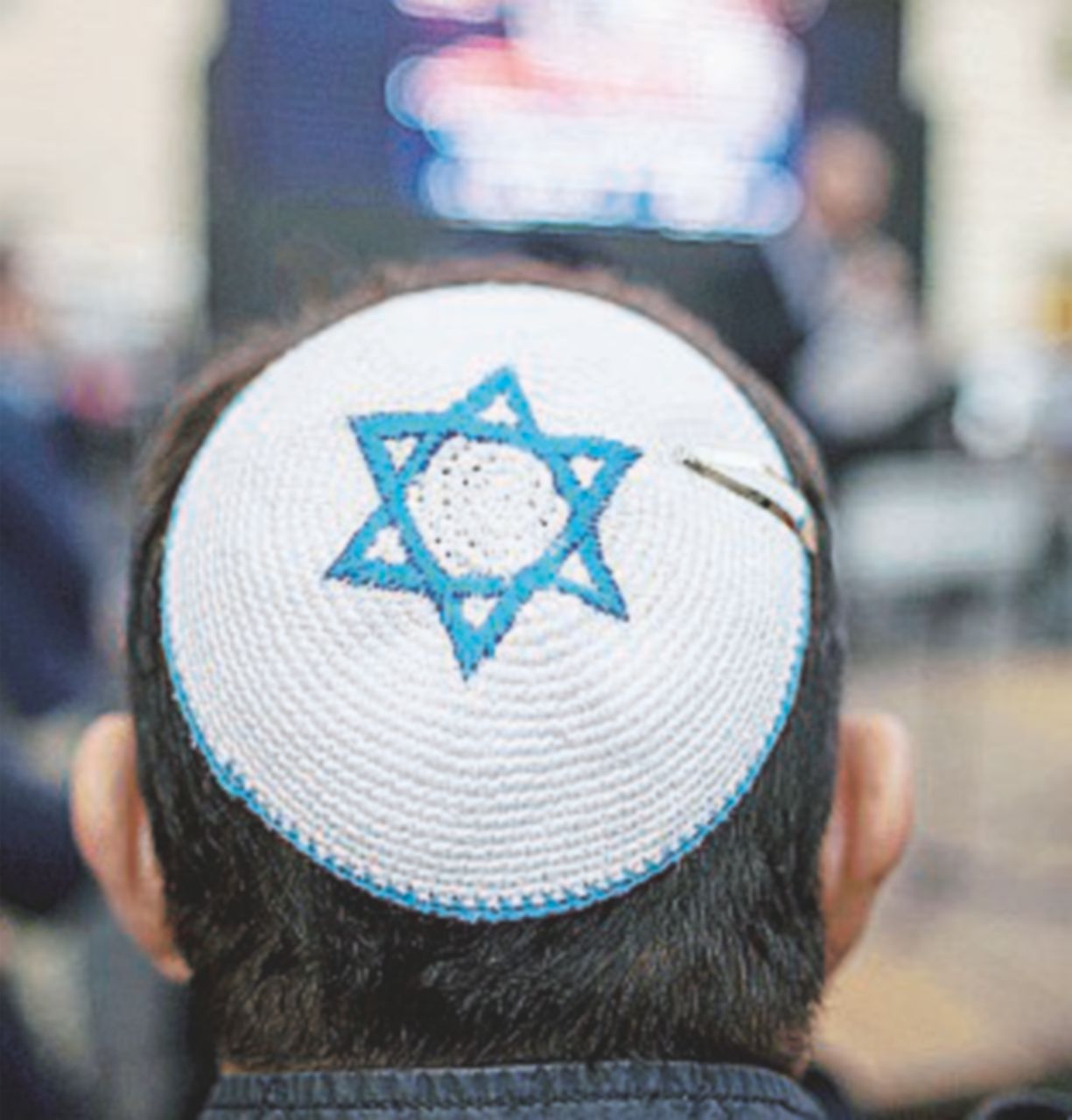 La kippah, tradizionale copricapo ebraico - Ansa Giovane ebreo aggredito a Milano, la Digos dà la caccia a quindici bulli