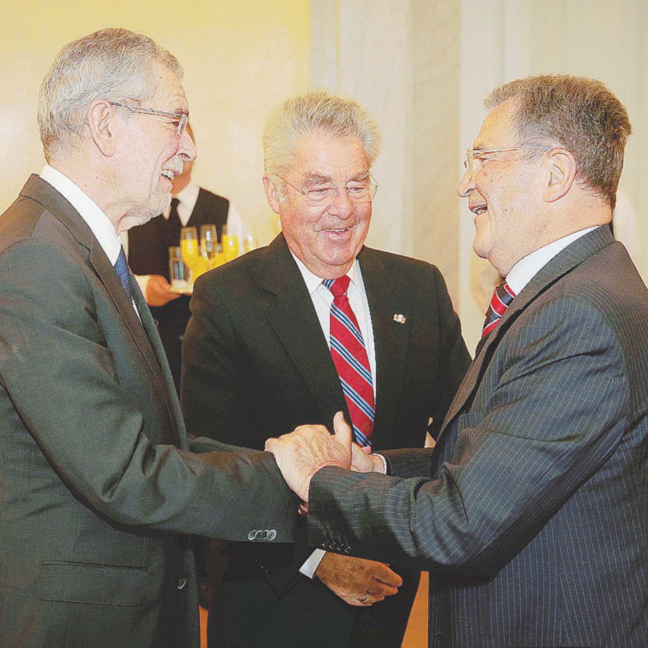 L’incontro - Alexander Van der Bellen, Heinz Fischer e Romano Prodi “In Austria pericolo scampato, ma l’Europa è senza leader”