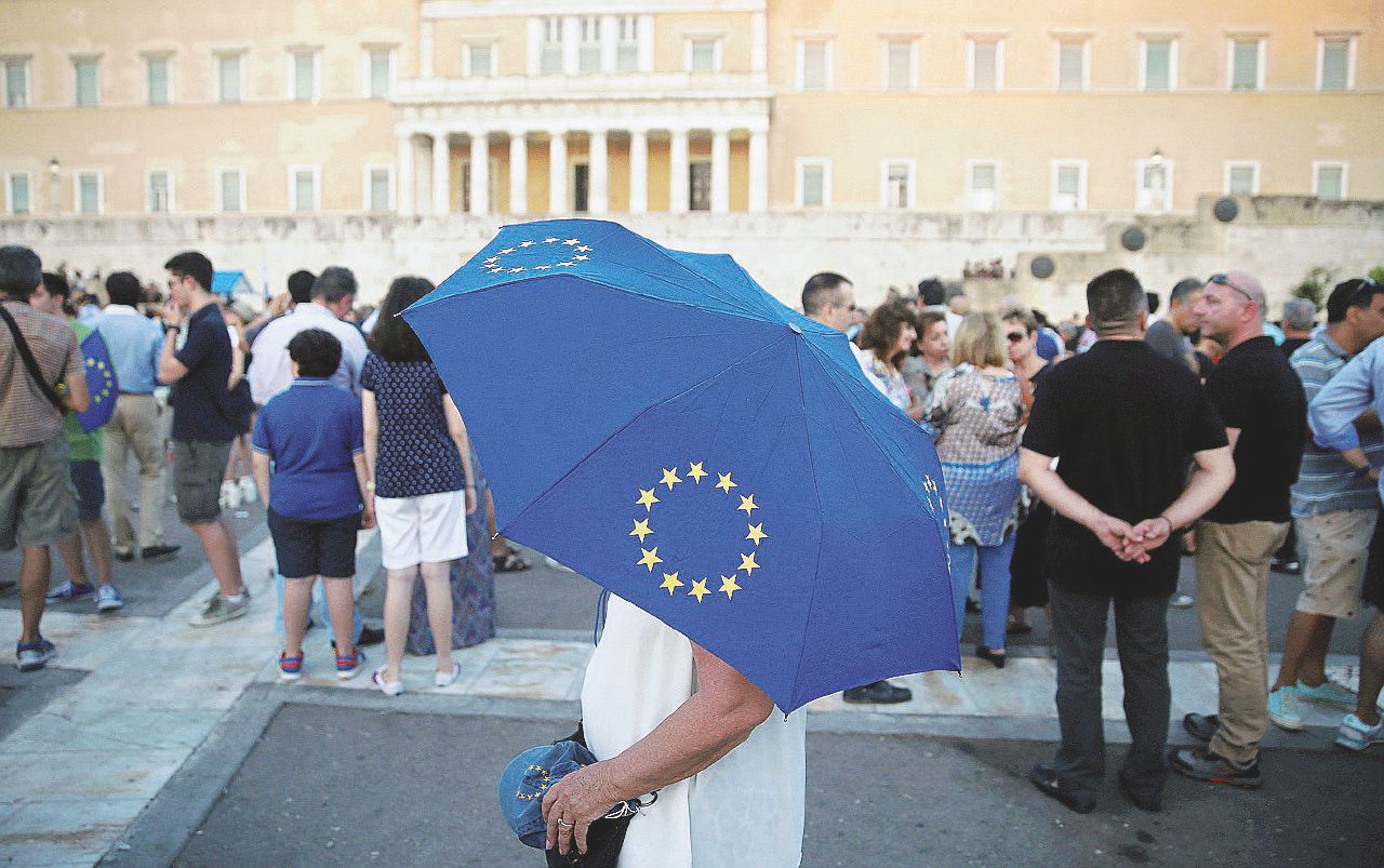 Manifestazione contro le misure economiche del governo - LaPresse Grecia, l’accordo bufala e quelli a cui conviene