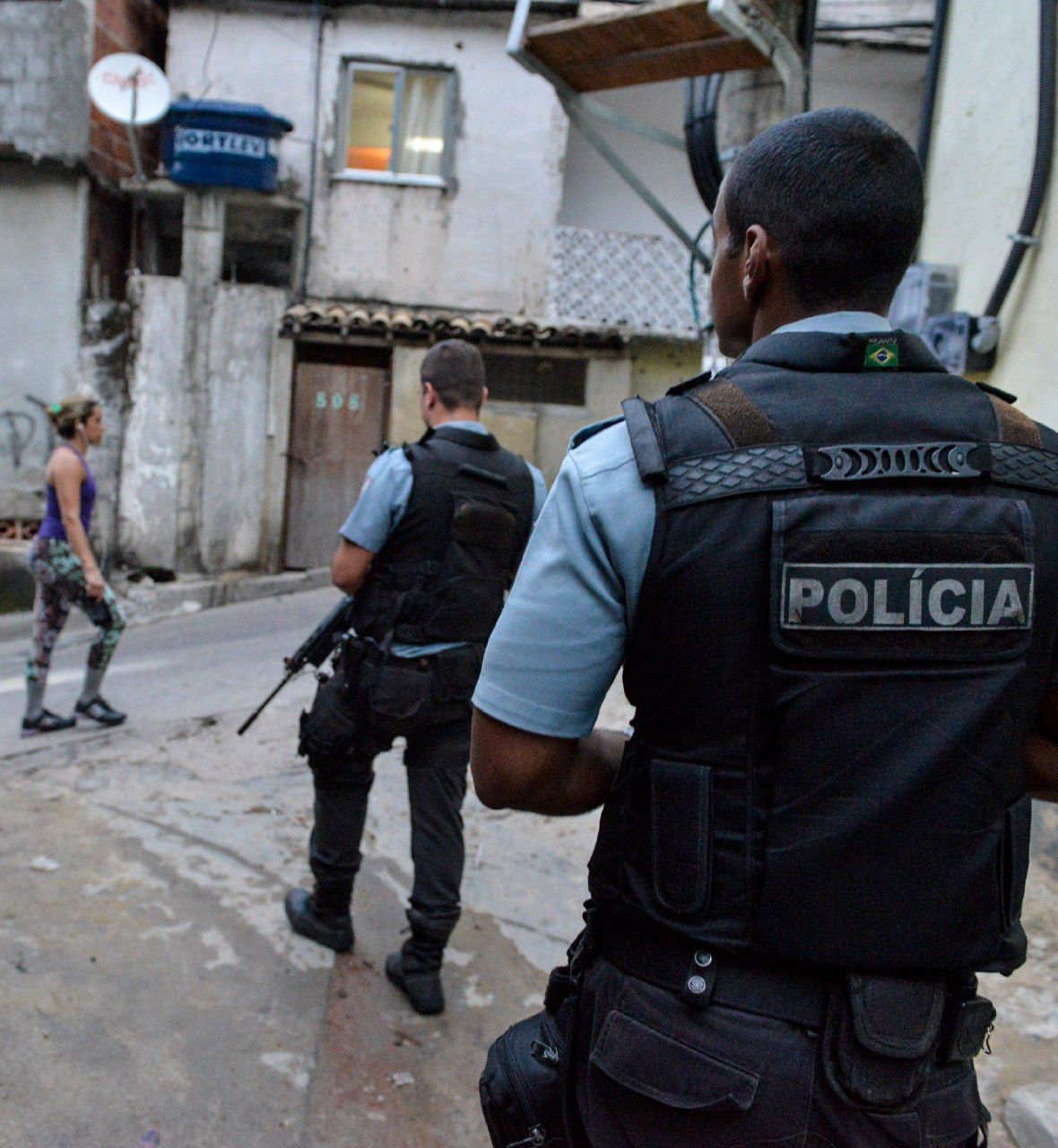 Una favela di Rio - LaPresse Campagna nazionale contro i 33 stupratori della ragazzina della favela