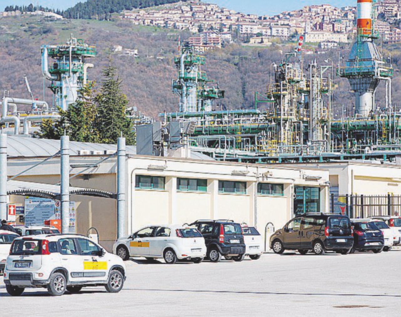 Il centro oli di Viggiano (Potenza) - LaPresse Dopo l’inchiesta l’Eni modifica l’impianto