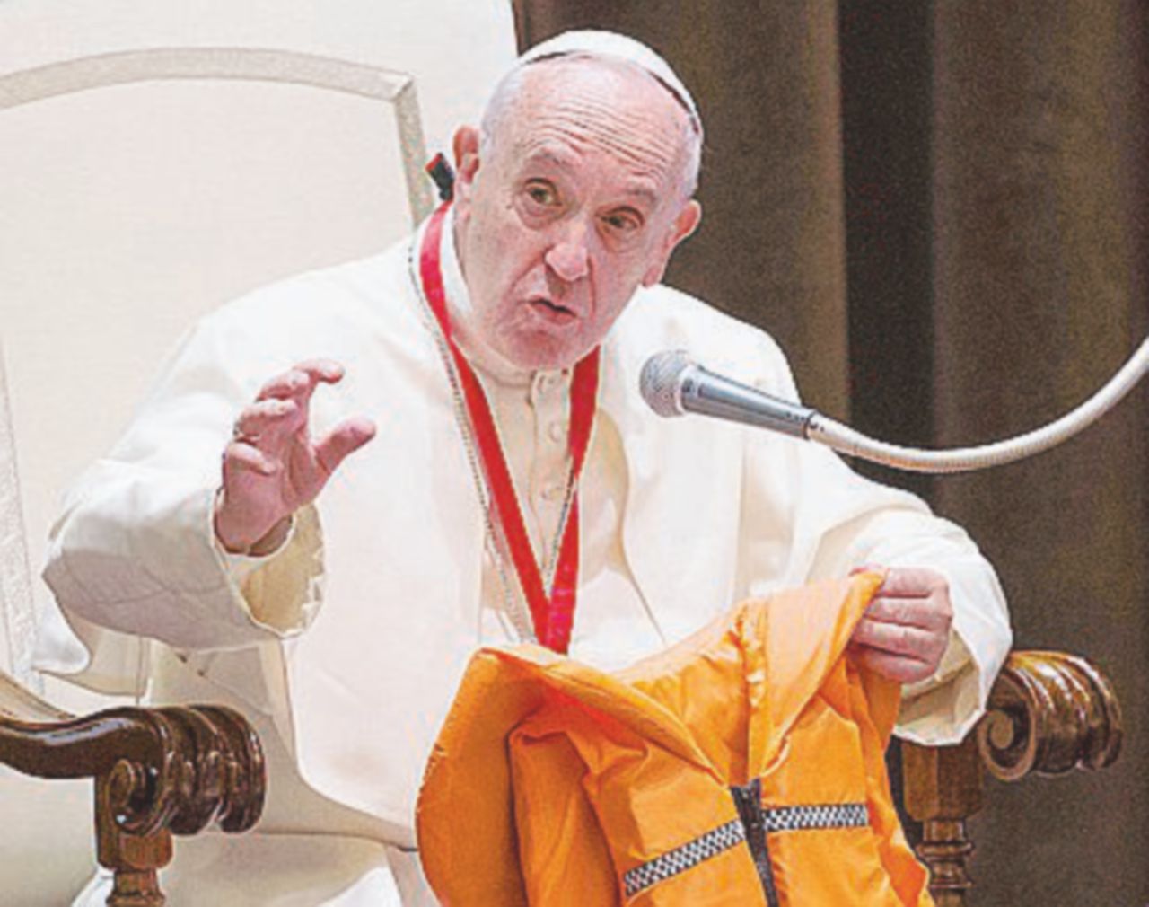 Copertina di Il Papa: “I profughi sono in pericolo, non un pericolo”