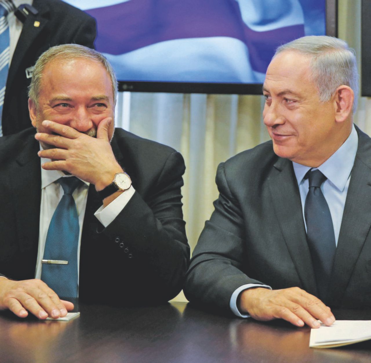 Tra incudine e martello - Avigdor Liberman e Benyamin Netanyahu dopo l’intesa di governo Netanyahu “ostaggio” dei falchi (e della moglie)