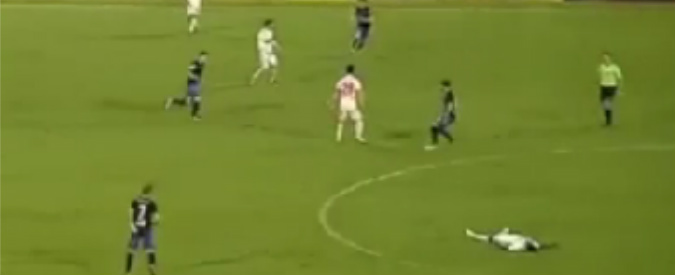 Copertina di Calcio, tragedia in Romania: muore Ekeng, colpito da malore in campo