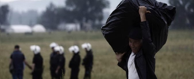 Copertina di Migranti, la polizia greca inizia lo sgombero del campo profughi di Idomeni