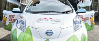 Copertina di Nissan Leaf, si rifà il trucco per il matrimonio allo zoo